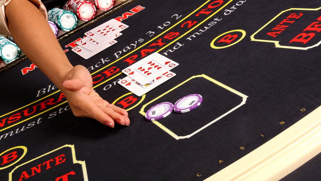 Counting Cards in Blackjack: A Guide to Beat the Casino