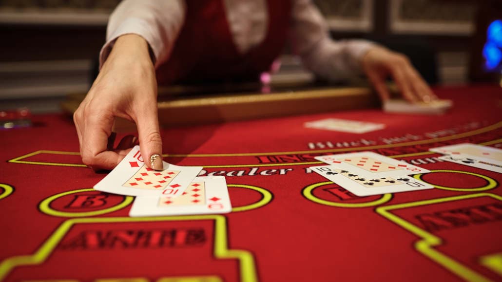 5 Key Benefits of Playing Blackjack Online vs. a Casino