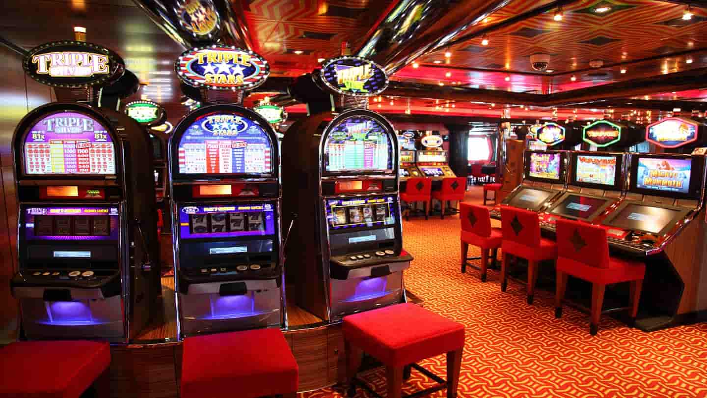 The Evolution of Slot Machines: Trends & Technology