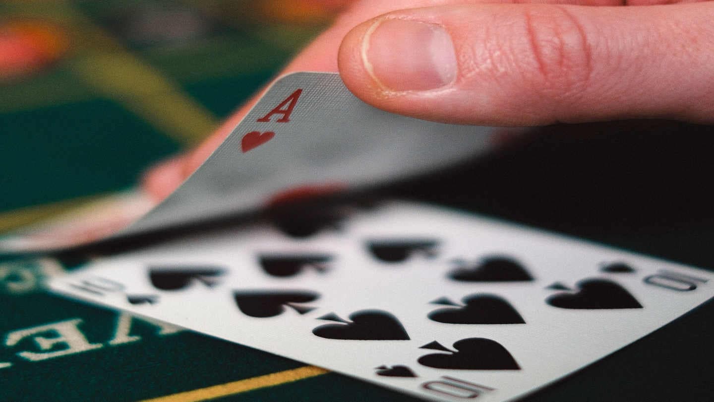 Tech's Impact on Online Casinos in Norway: VR & AI