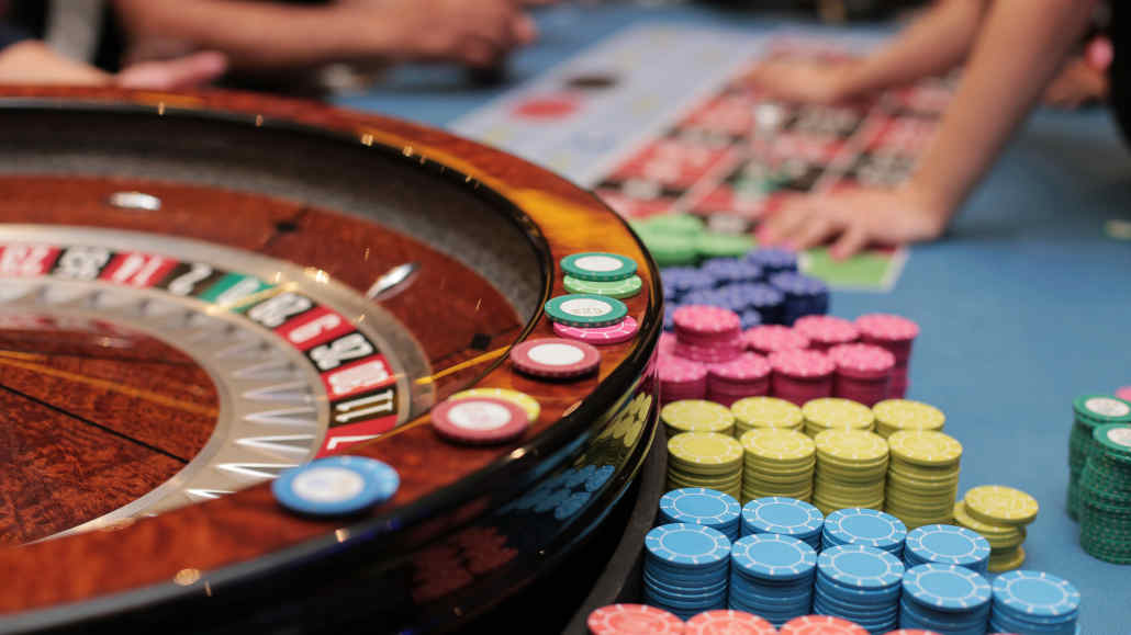 American Roulette Wheel: Rules, Payouts & Odds Guide