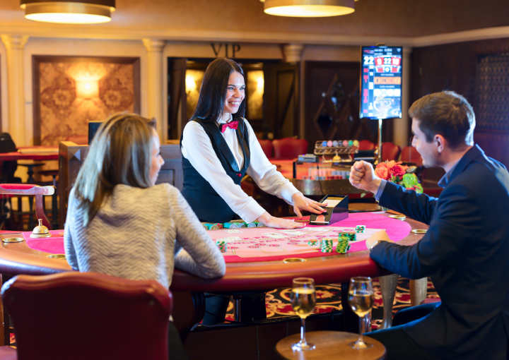 blackjack dealer salary harrahs casino