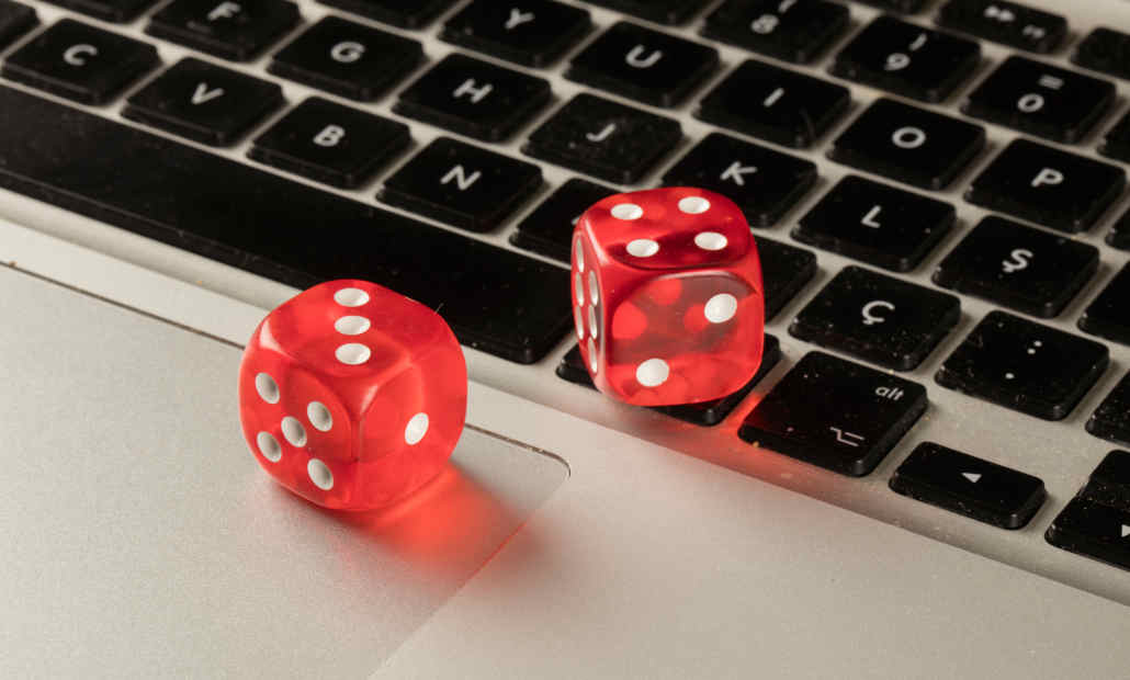 why are online casino games so popular