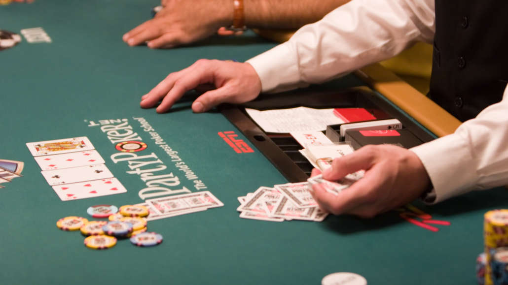 live online poker differences