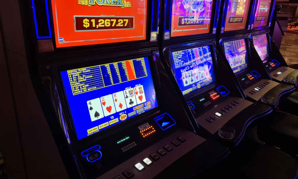 video poker max coin strategy