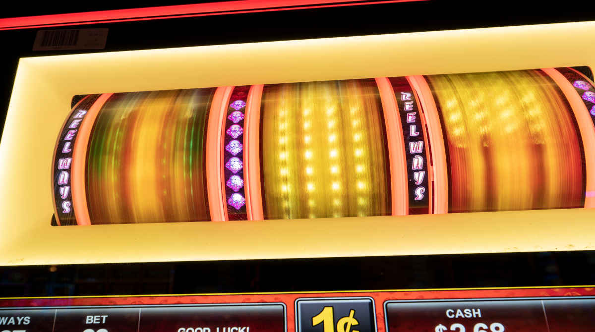 Use Casino Bonuses and Free Spins