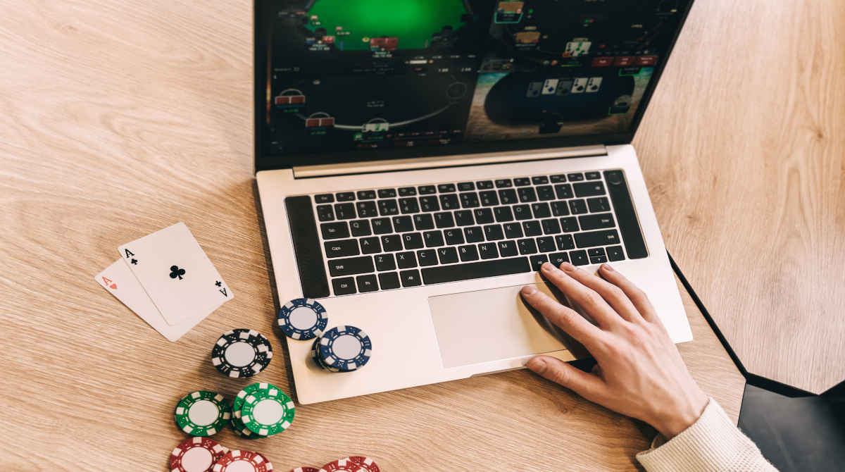 Community and Social Aspects of Online Poker